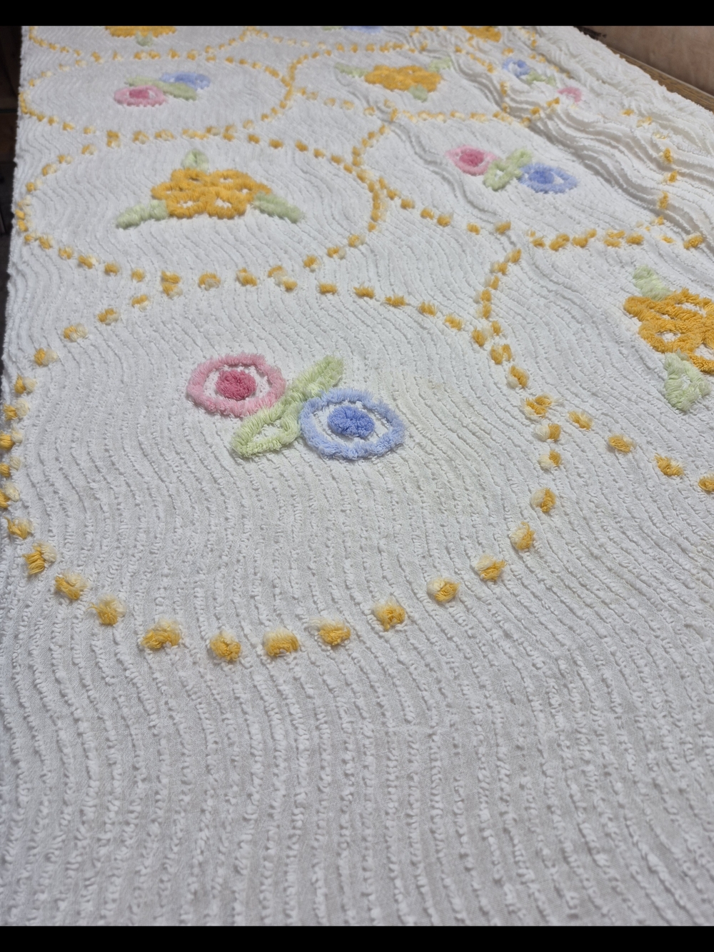 Vintage White Tufted Chenille Bedspread